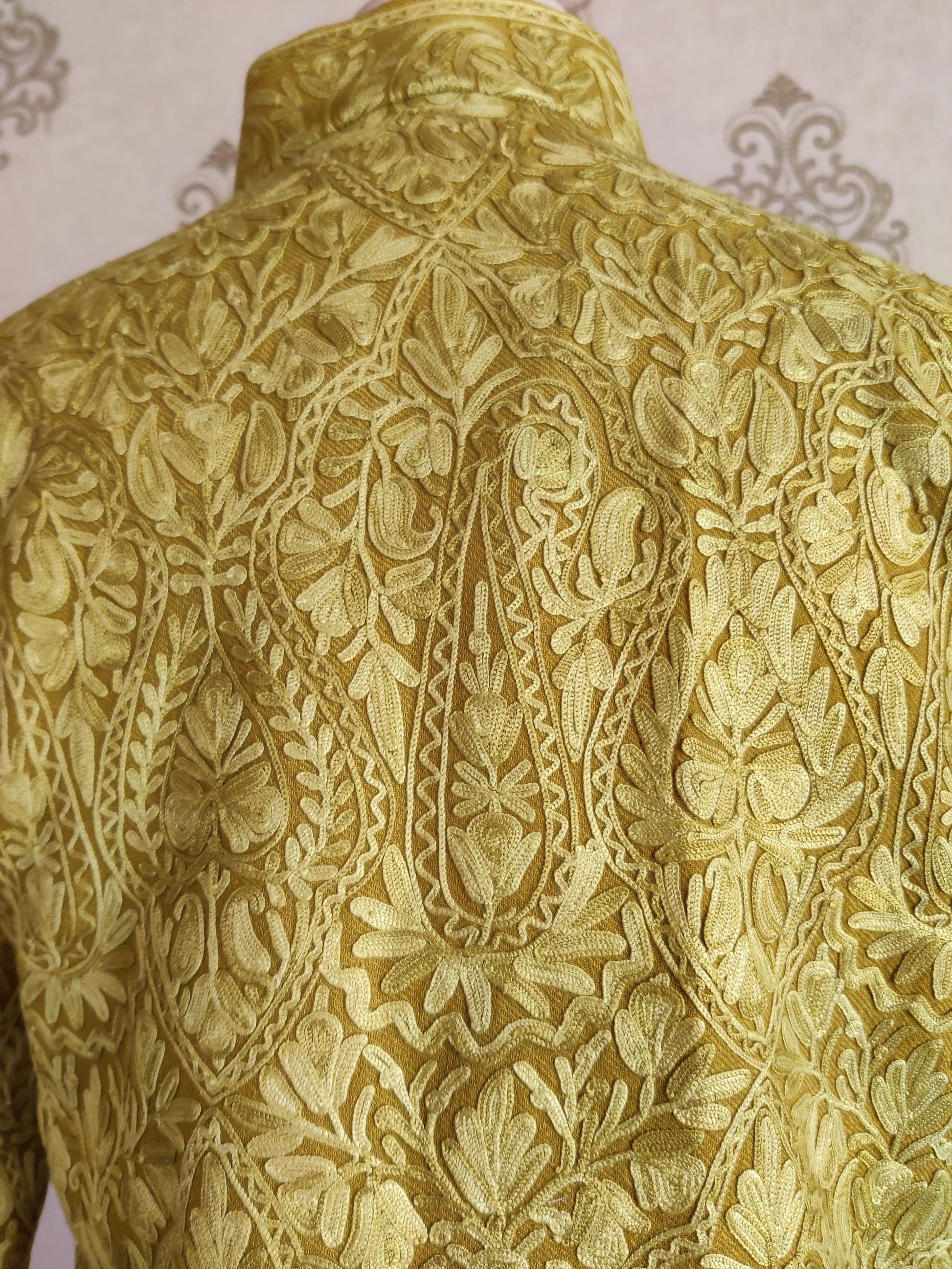 Monochrome Kashmiri Jacket - KashmKari