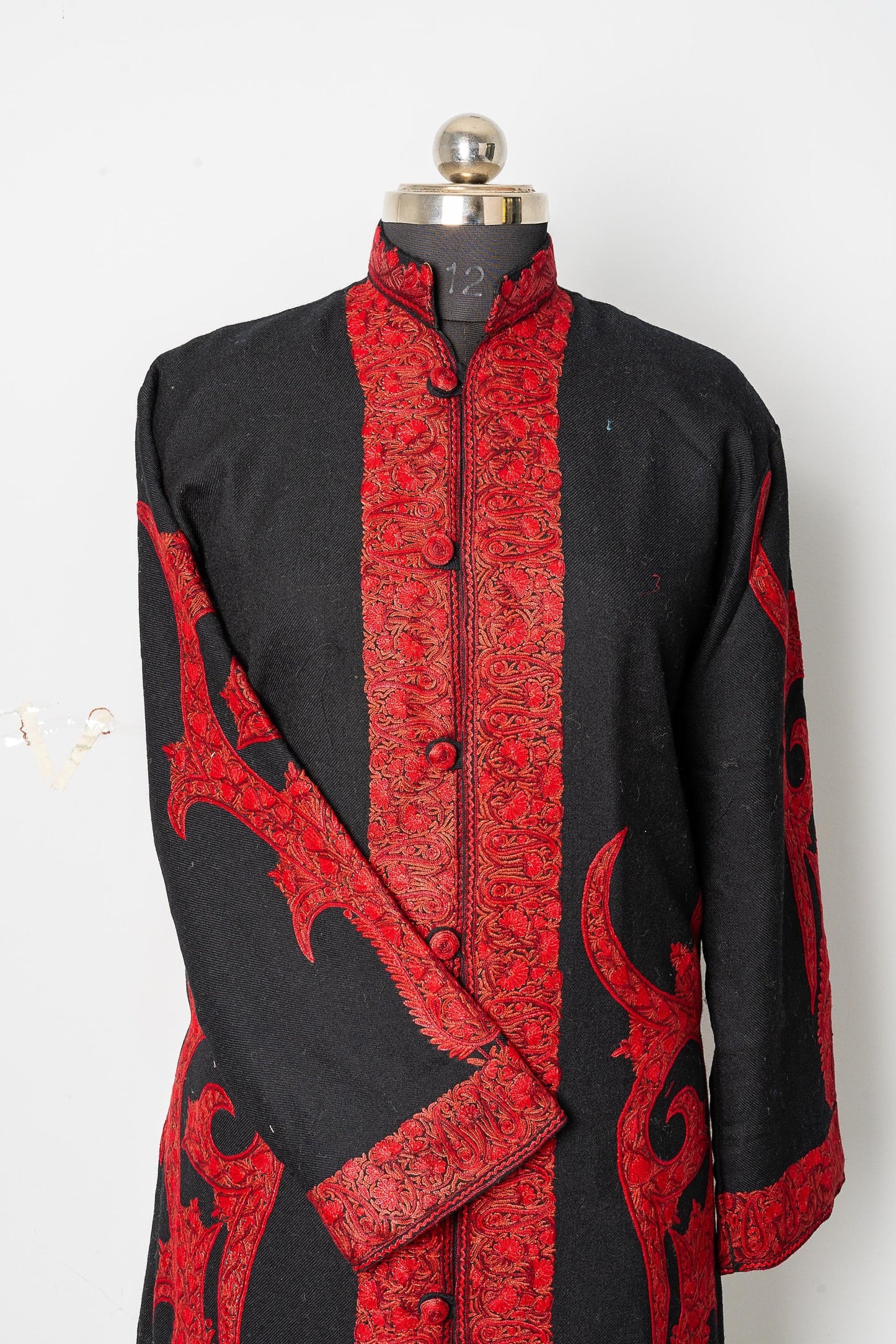 Alamdaar Elegance: Regal Aari Embroidery Hand-Embroidered Jacket