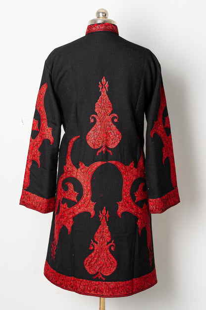 Alamdaar Elegance: Regal Aari Embroidery Hand-Embroidered Jacket