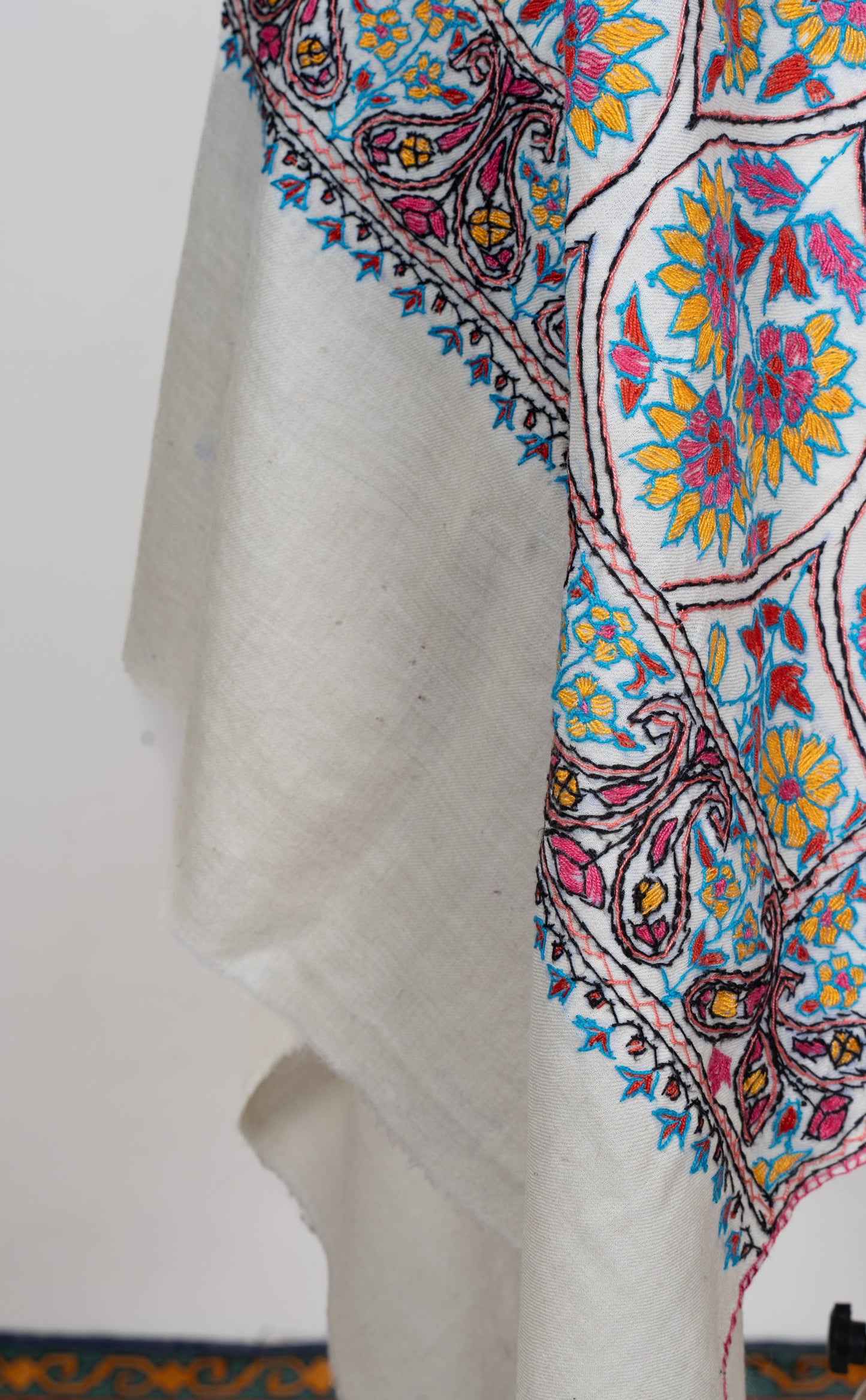 Papier-Mâché Noor Gul Sozni Merino Scarf