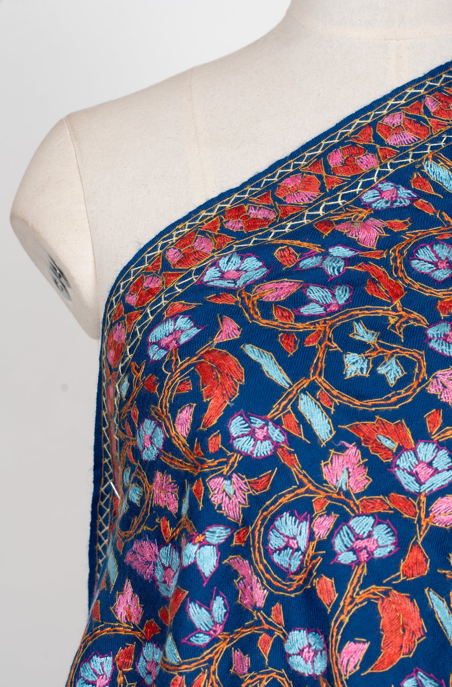 Papier-Mâché Neel Gul Sozni Merino Scarf