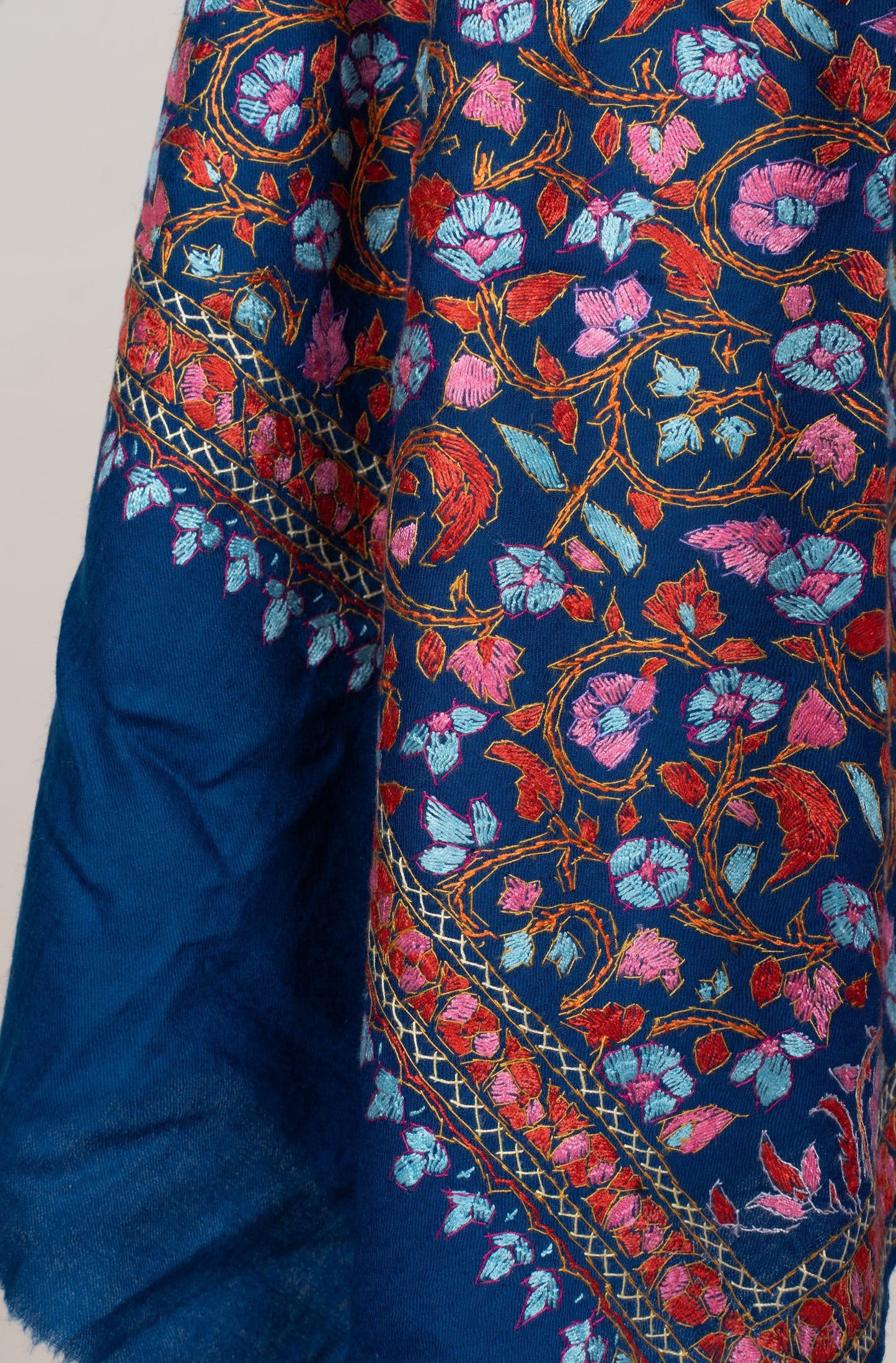 Papier-Mâché Neel Gul Sozni Merino Scarf