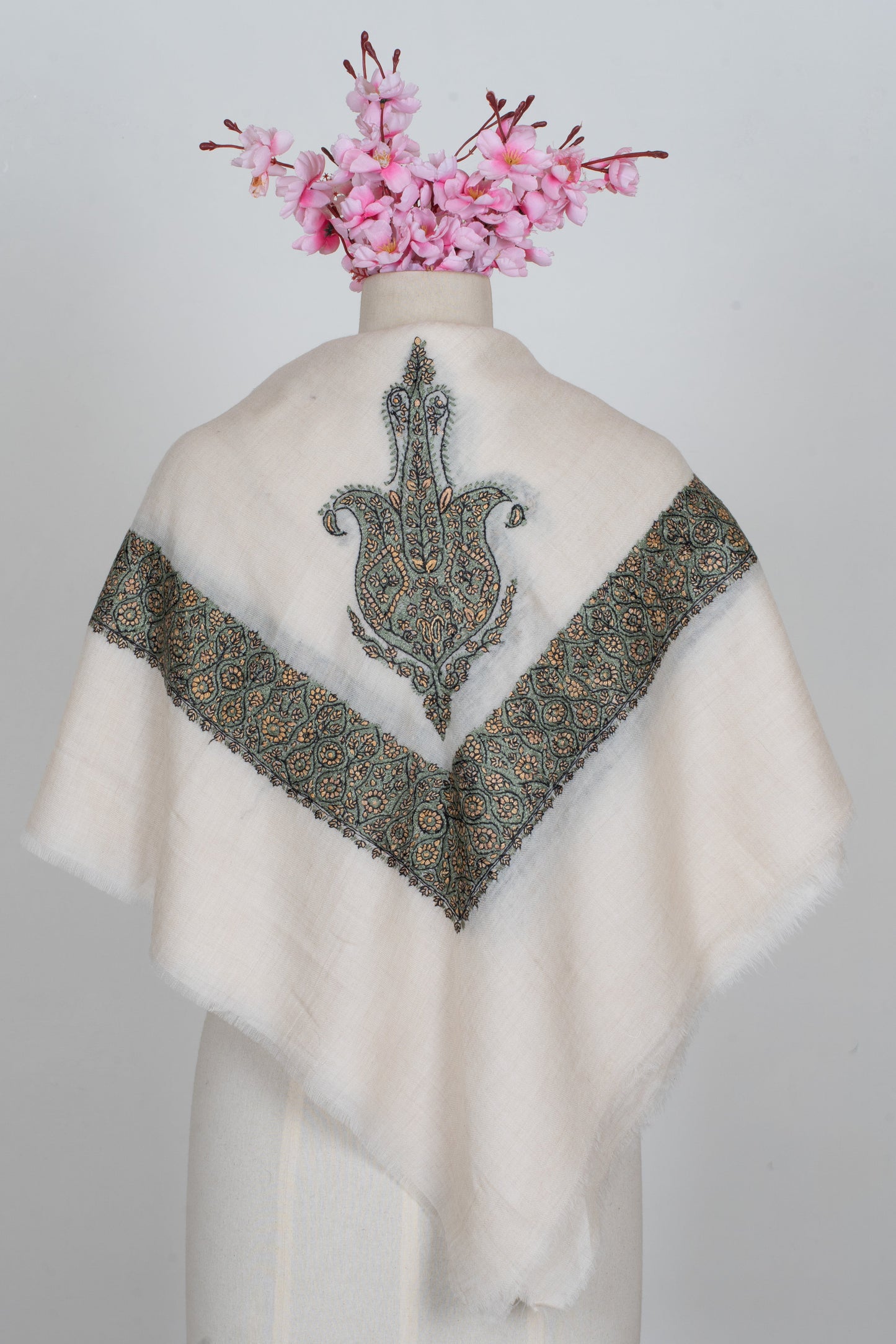 Sabr-e-Sabz Hand-Embroidered Cashmere Men's Rumal