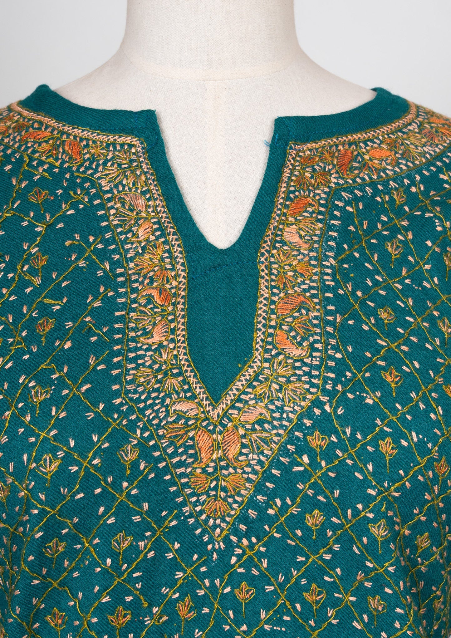 Jade Lattice Sozni Hand Embroidered Pheran