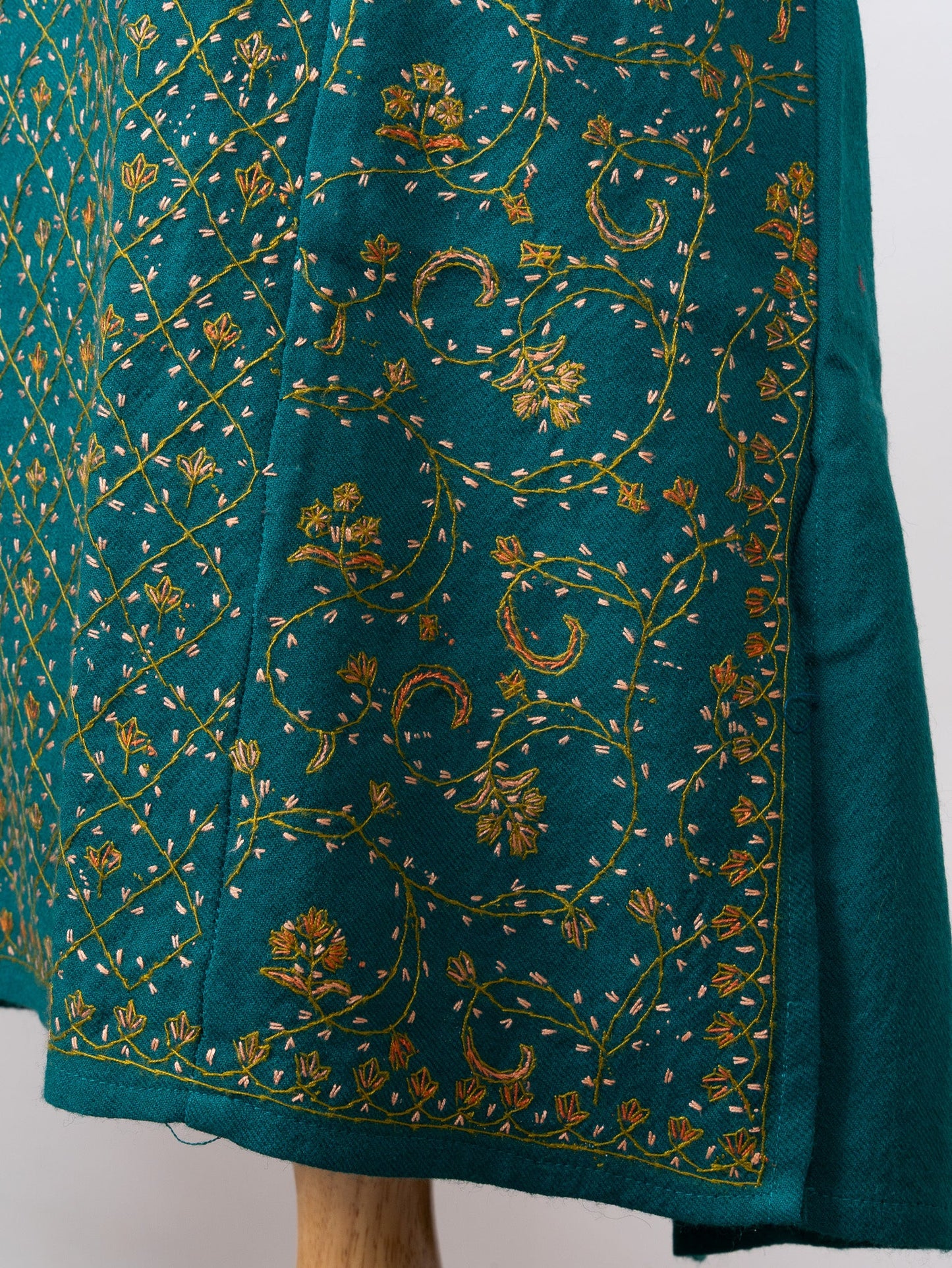 Jade Lattice Sozni Hand Embroidered Pheran