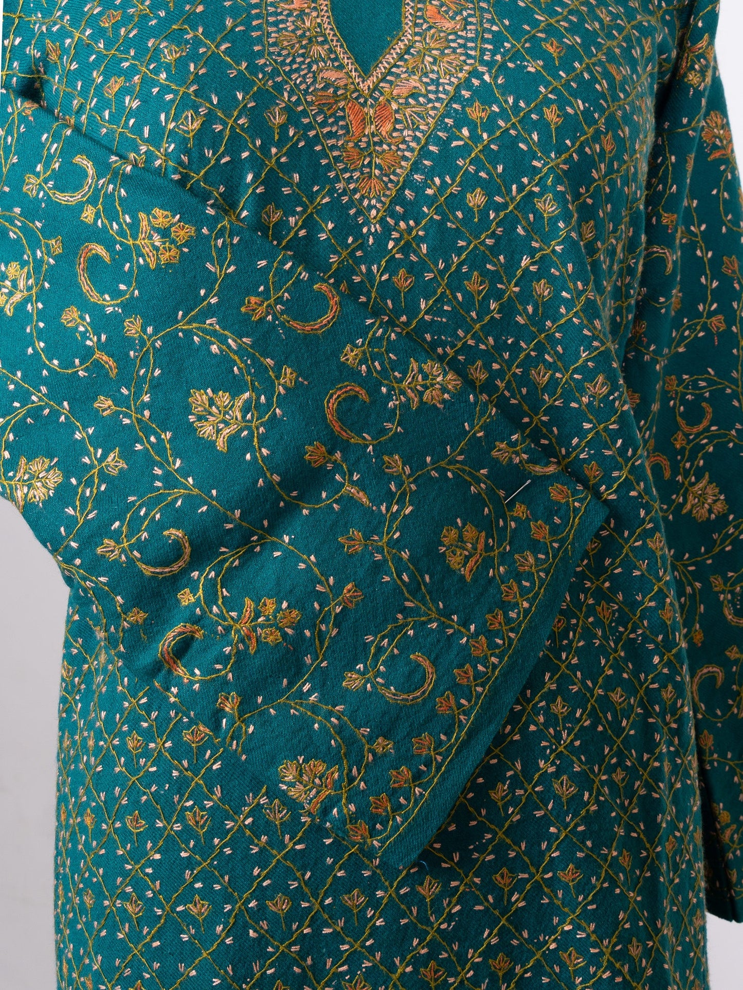 Jade Lattice Sozni Hand Embroidered Pheran
